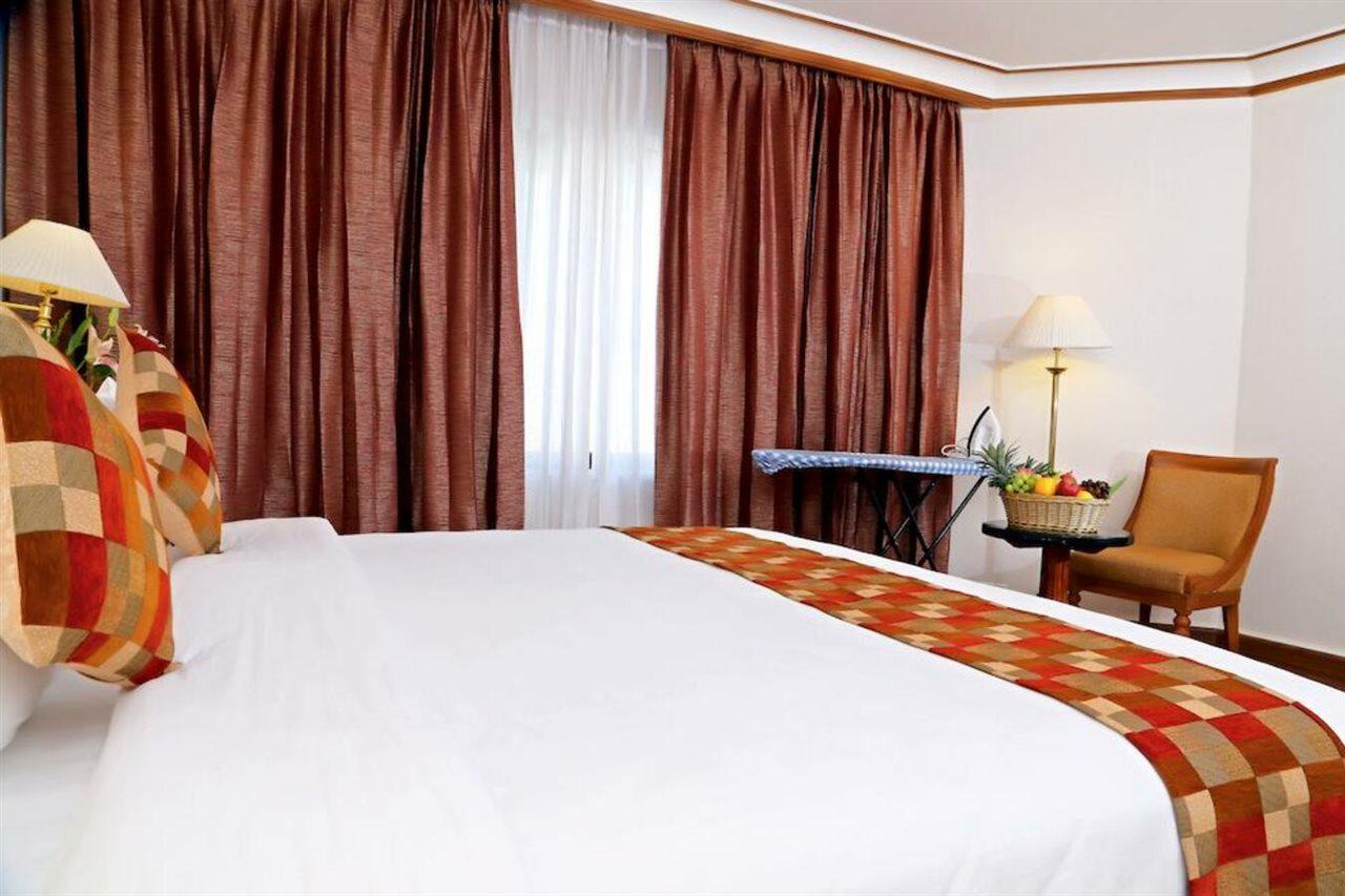 Gokulam Park Hotel Kochi Luaran gambar