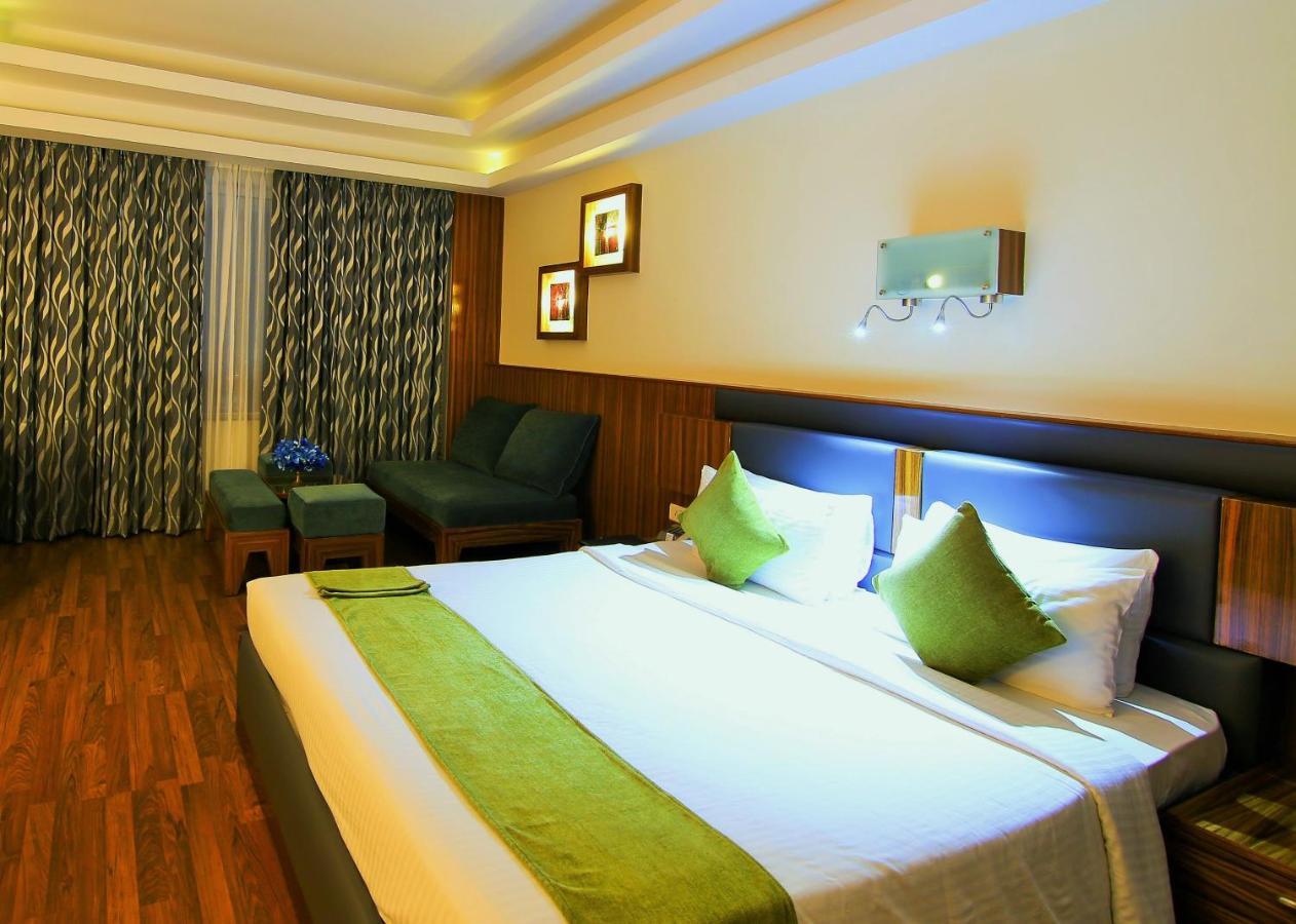 Gokulam Park Hotel Kochi Luaran gambar