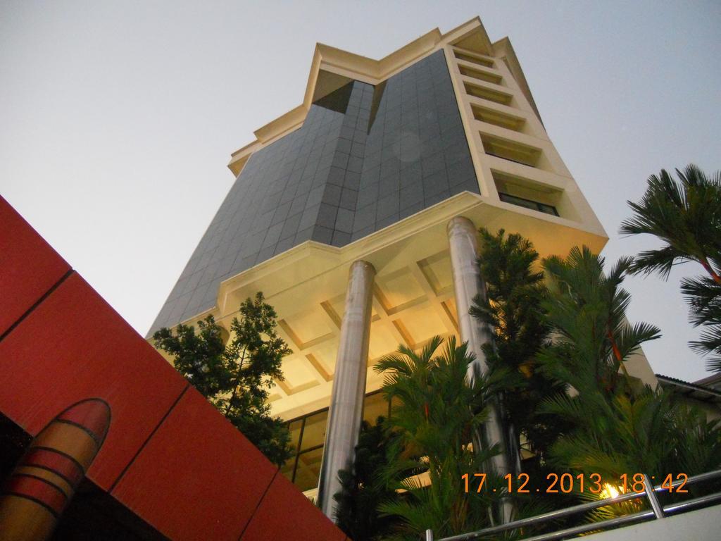 Gokulam Park Hotel Kochi Luaran gambar