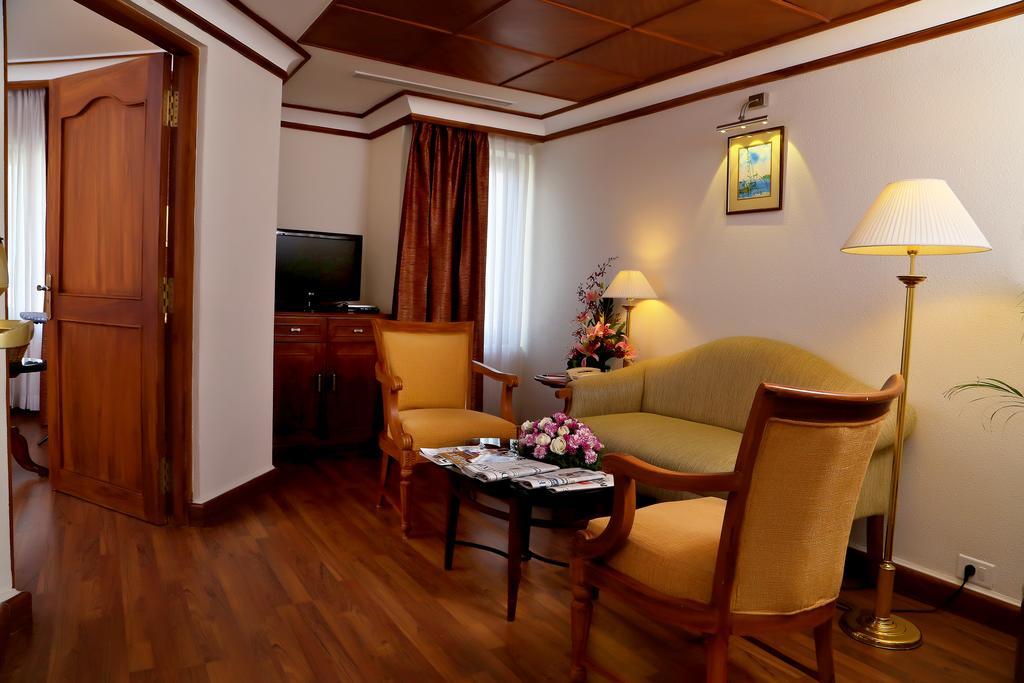 Gokulam Park Hotel Kochi Luaran gambar