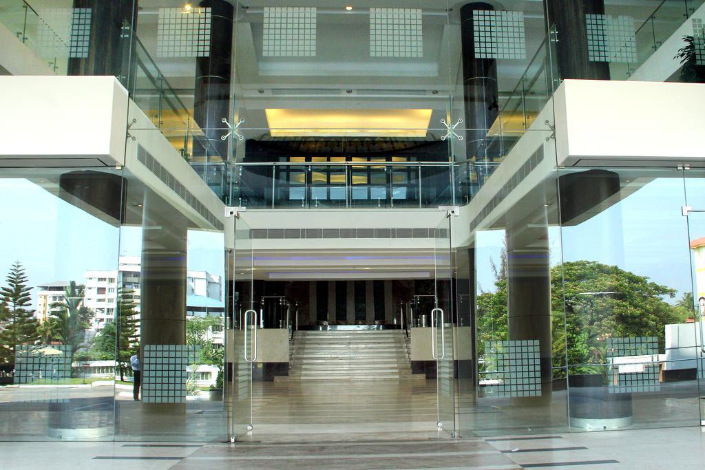 Gokulam Park Hotel Kochi Luaran gambar